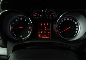 Подержанный автомобиль Opel Mokka 2013 года (12 фото)