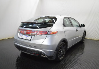 Подержанный автомобиль Honda Civic Hatchback 2008 года (5 фото)