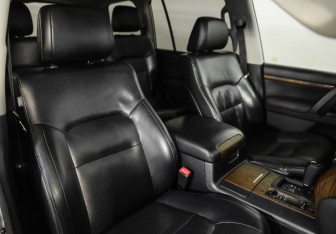 Подержанный автомобиль Toyota Land Cruiser Suv 2014 года (30 фото)