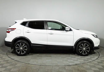 Подержанный автомобиль Nissan Qashqai 2017 года (4 фото)