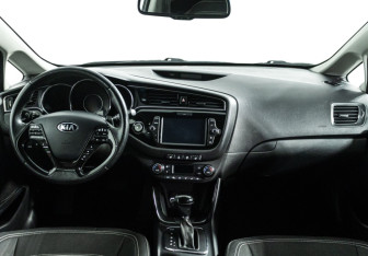 Подержанный автомобиль Kia Ceed Hatchback 2018 года (13 фото)