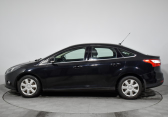 Подержанный автомобиль Ford Focus Sedan 2014 года (8 фото)