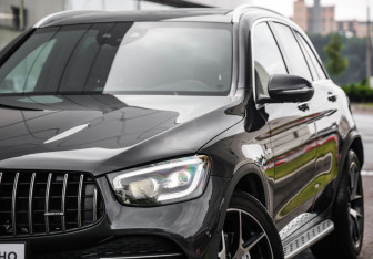 Подержанный автомобиль Mercedes-Benz GLC AMG 2021 года (2 фото)