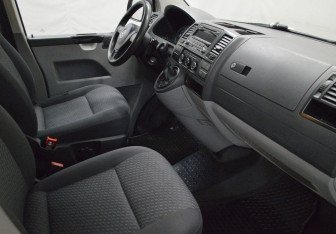 Подержанный автомобиль Volkswagen Caravelle 2013 года (9 фото)