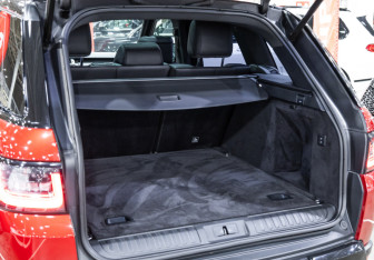 Подержанный автомобиль Land Rover Range Rover Sport 2019 года (32 фото)