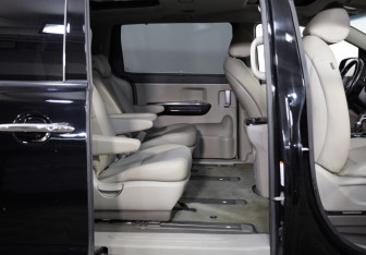 Подержанный автомобиль Kia Carnival 2018 года (29 фото)