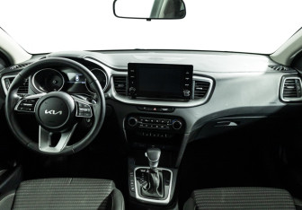 Подержанный автомобиль Kia Ceed Wagon 2022 года (13 фото)
