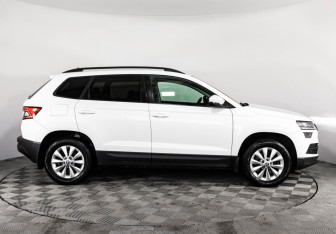 Подержанный автомобиль Skoda Karoq 2021 года (4 фото)