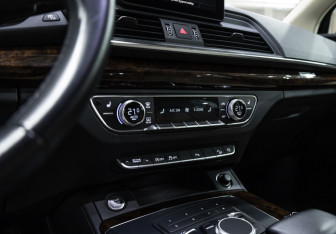 Подержанный автомобиль Audi Q5 2017 года (22 фото)