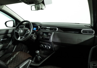Подержанный автомобиль Renault Duster 2021 года (9 фото)