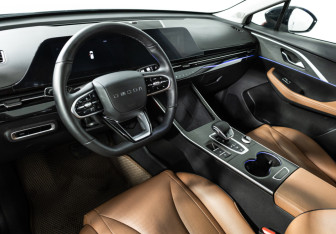 Подержанный автомобиль Omoda C5 2023 года (11 фото)