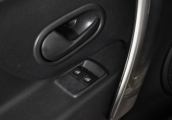 Подержанный автомобиль Renault Sandero 2018 года (10 фото)