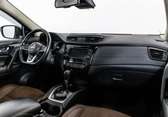 Подержанный автомобиль Toyota RAV4 2019 года (9 фото)