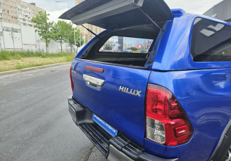 Подержанный автомобиль Toyota Hilux 2016 года (7 фото)