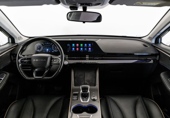Подержанный автомобиль Omoda C5 2023 года (10 фото)