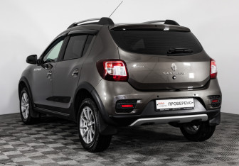 Подержанный автомобиль Renault Sandero 2019 года (7 фото)