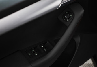 Подержанный автомобиль Skoda Octavia Liftback 2016 года (23 фото)