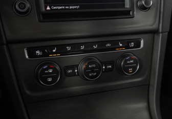 Подержанный автомобиль Volkswagen Golf Hatchback 2013 года (16 фото)