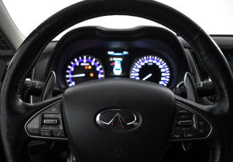 Подержанный автомобиль Infiniti Q50 2015 года (20 фото)