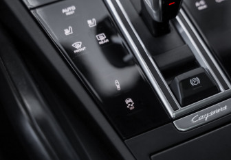 Подержанный автомобиль Porsche Cayenne 2021 года (25 фото)