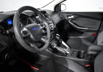Подержанный автомобиль Ford Focus Hatchback 2013 года (9 фото)