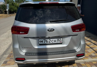 Подержанный автомобиль Kia Carnival 2019 года (6 фото)