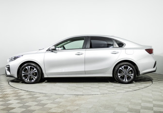 Подержанный автомобиль Kia Cerato Sedan 2019 года (8 фото)