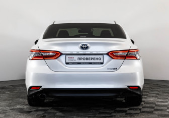 Подержанный автомобиль Toyota Camry Sedan 2020 года (8 фото)