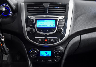 Подержанный автомобиль Hyundai Solaris Hatchback 2012 года (16 фото)
