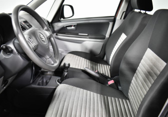 Подержанный автомобиль Suzuki SX4 Hatchback 2012 года (10 фото)