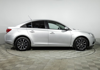 Подержанный автомобиль Chevrolet Cruze Sedan 2012 года (4 фото)