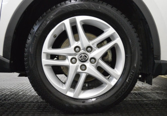 Подержанный автомобиль Toyota C-HR 2022 года (9 фото)