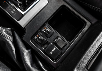 Подержанный автомобиль Toyota Land Cruiser Prado 2015 года (21 фото)