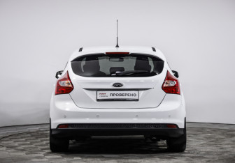 Подержанный автомобиль Ford Focus Hatchback 2012 года (6 фото)
