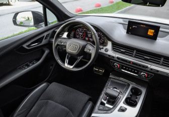 Подержанный автомобиль Audi Q7 2019 года (13 фото)