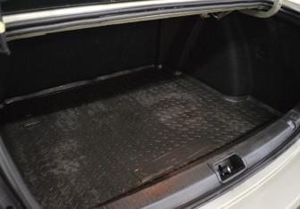 Подержанный автомобиль Renault Fluence 2013 года (15 фото)