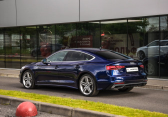 Подержанный автомобиль Audi A5 Liftback 2021 года (8 фото)