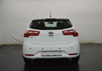 Подержанный автомобиль Kia Rio Hatchback 2012 года (6 фото)