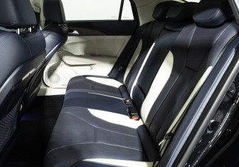 Подержанный автомобиль Hongqi H5 2022 года (10 фото)