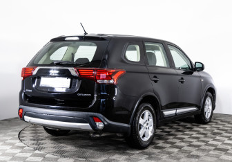 Подержанный автомобиль Mitsubishi Outlander 2016 года (5 фото)