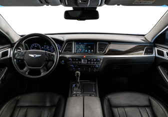 Подержанный автомобиль Hyundai Genesis 2015 года (15 фото)