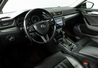 Подержанный автомобиль Skoda Superb Liftback 2018 года (11 фото)