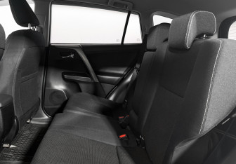 Подержанный автомобиль Toyota RAV4 2016 года (12 фото)