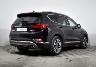 Подержанный автомобиль Hyundai Santa Fe 2019 года (5 фото)