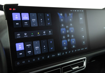 Подержанный автомобиль LiXiang L9 2024 года (20 фото)