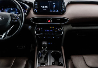 Подержанный автомобиль Hyundai Santa Fe 2018 года (13 фото)