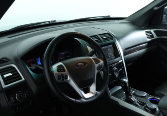 Подержанный автомобиль Ford Explorer 2013 года (15 фото)