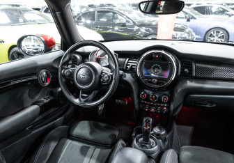 Подержанный автомобиль MINI Hatch 2019 года (15 фото)