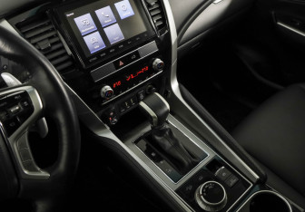 Подержанный автомобиль Mitsubishi Montero Sport 2022 года (21 фото)