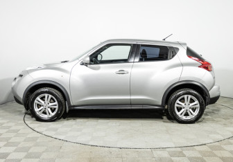 Подержанный автомобиль Nissan Juke 2014 года (8 фото)